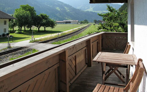 Zell am Ziller 630: Proprietà, Casa, Mobilia, Costruzione, Camera, Balcone, Architettura, Albero, Legna, Paesaggio