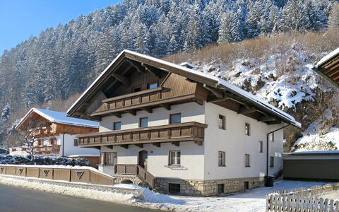 Zell am Ziller 630: Costruzione, Cielo, Montagna, Neve, Finestra, Albero, Casa, Pendenza, Legna, Pianta