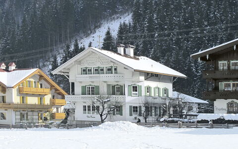 Mayrhofen 686: Neve, Inverno, Casa, Proprietà, Casa, Albero, Cielo, Costruzione, Congelamento, Immobiliare