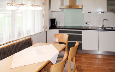 Eberharter 688.2: Camera, Proprietà, Mobilia, Interior Design, Costruzione, Cucina, Controsoffitto, Pavimento, Casa, Cabinetry