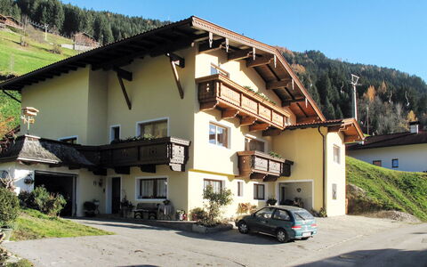 Brugger: Proprietà, Casa, Costruzione, Casa, Paesino Di Montagna, Immobiliare, Villaggio, Architettura, Tetto, Quartiere