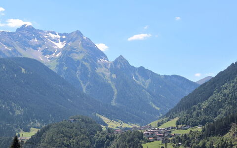 Finkenberg 603: Nube, Cielo, Montagna, Pendenza, Neve, Albero, Paesaggio Naturale, Pianta, Terreno, Paesaggio