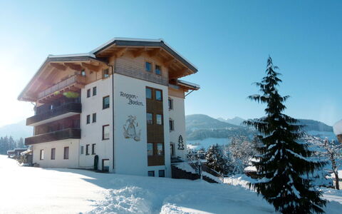 Wildschönau 650: Cielo, Costruzione, Montagna, Neve, Finestra, Azzurro, Pianta, Albero, Pendenza, Casa