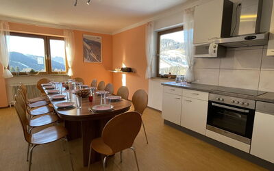 Roggenboden 650.1: Cabinetry, Mobilia, Proprietà, Controsoffitto, Sedia, Finestra, Tavolo, Legna, Costruzione, Cucina