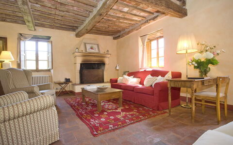 Bottino: Camera, Mobilia, Soggiorno, Proprietà, Interior Design, Costruzione, Pavimento, Soffitto, Casa, Casa
