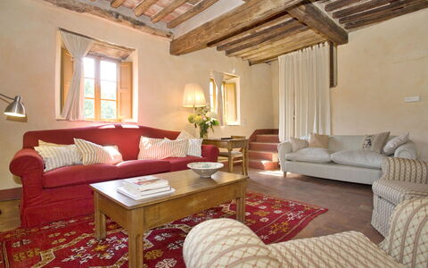 Bottino: Mobilia, Camera, Proprietà, Interior Design, Camera Da Letto, Soffitto, Letto, Costruzione, Lenzuolo, Soggiorno