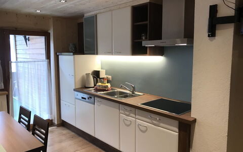 Prutz Kaunertal 656: Cabinetry, Mobilia, Controsoffitto, Cucina Stufa, Elettrodomestico Da Cucina, Lavello, Elettrodomestico, Legna, Sedia, Cucina