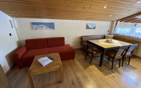 Prutz Kaunertal 656: Mobilia, Proprietà, Divano, Tavolo, Legna, Comfort, Interior Design, Casa, Costruzione, Pavimentazione