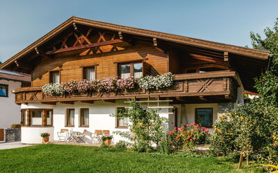 Prutz Kaunertal 656: Cielo, Pianta, Costruzione, Finestra, Proprietà, Casa, Legna, Albero, Lotto, Fiore