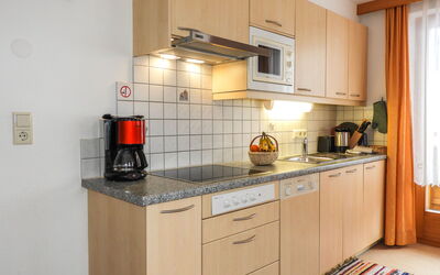 Bergfeld 603.2: Controsoffitto, Cabinetry, Costruzione, Lavandino Della Cucina, Cucina, Lavello, Rubinetto, Elettrodomestico Da Cucina, Cucina Stufa, Cassetto