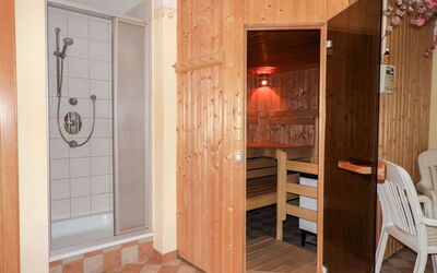 Spiss-Samnaun 603: Proprietà, Legna, Sedia, Porta, Costruzione, Interior Design, Color Legno, Pavimento, Parete