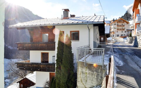 Kappl 605: Cielo, Nube, Costruzione, Finestra, Proprietà, Pendenza, Legna, Neve, Casa, Pianta