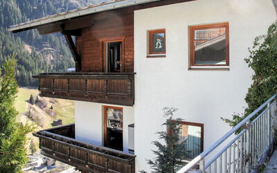 Miramonte 605.6: Balcone, Illuminazione Diurna, Paesino Di Montagna