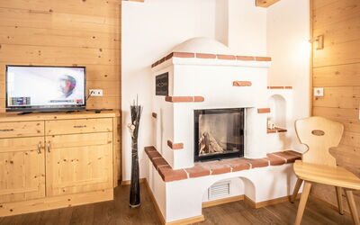 Fredis Hütte 636.1: Mobilia, Cabinetry, Proprietà, Legna, Comfort, Interior Design, Focolare, Pavimentazione, Soggiorno, Televisione