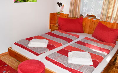 Schellander (Vel152) 623.3: Lenzuolo, Camera Da Letto, Letto, Bedding, Mobilia, Camera, Proprietà, Rosso, Arancia, Materasso