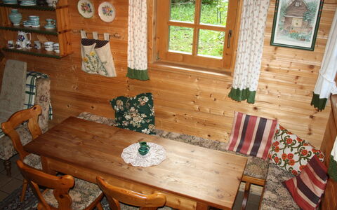 Treffen 613: Camera, Mobilia, Tavolo, Proprietà, Casa, Latifoglie, Interior Design, Legna, Cucina & Sala Da Pranzo Tavolo, Sala Da Pranzo