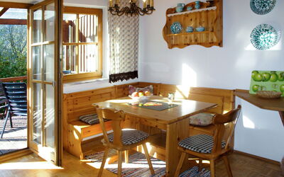 Kunzhof 613.3: Mobilia, Tavolo, Sedia, Costruzione, Legna, Soggiorno, Pianta, Interior Design, Pavimento, Color Legno