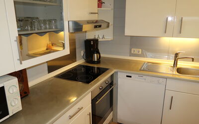 Osterende 663.3: Controsoffitto, Cabinetry, Proprietà, Lavandino Della Cucina, Mobilia, Lavello, Cucina, Elettrodomestico Da Cucina, Cucina Stufa, Legna