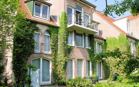 Tossens 622: Costruzione, Finestra, Arbusto, Facciata, Casa, Zona Residenziale, Casa, Estate, Villetta, Giardino