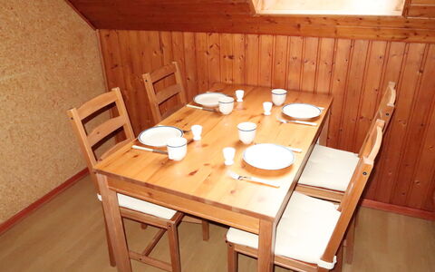 Horumersiel 609: Mobilia, Tavolo, Tavola, Legna, Dishware, Interior Design, Sedia, Costruzione, Pavimento, Pavimentazione