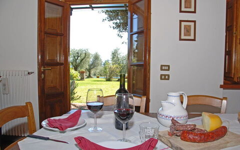 Casa Tonio: Camera, Proprietà, Soggiorno, Mobilia, Casa, Costruzione, Tavolo, Interior Design, Immobiliare, Prima Colazione