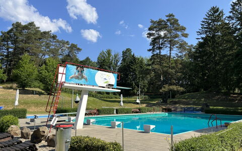 Bad Emstal 601: Pianta, Acqua, Nube, Cielo, Albero, Piscina, Shade, Paesaggio Naturale, Tempo Libero, Paesaggio