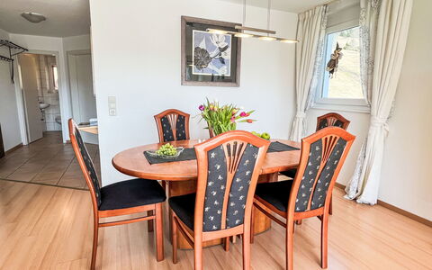 Bernau 625: Mobilia, Interior Design, Pavimentazione, Legna, Tavolo, Pavimento, Sala Da Pranzo, Cucina & Sala Da Pranzo Tavolo, Sedia, Camera