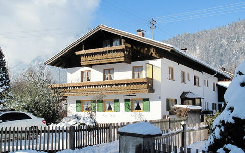 Garmisch-Partenkirchen 627: Cielo, Costruzione, Neve, Proprietà, Finestra, Nube, Montagna, Recinzione, Casa, Albero