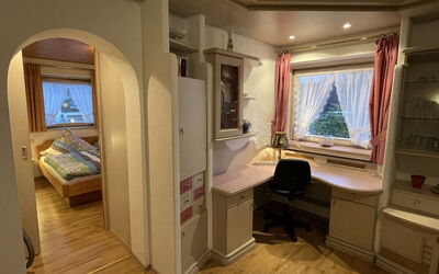 Wank 627.1: Proprietà, Legna, Televisione, Comfort, Interior Design, Costruzione, Pavimento, Pavimentazione, Tenda, Soggiorno