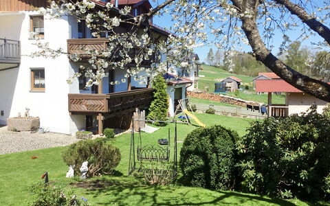 Kühbeck: Proprietà, Albero, Casa, Casa, Costruzione, Architettura, Zona Residenziale, Primavera, Immobiliare, Woody Impianto