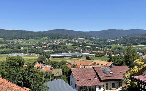 Drexler: Cielo, Giorno, Montagna, Costruzione, Albero, Urban Design, Casa, Orizzonte, Paesaggio, Finestra