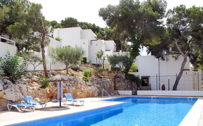 Cala D'Or 626: Acqua, Pianta, Proprietà, Costruzione, Piscina, Cielo, Albero, Sedia, Mobili Da Esterno, Shade
