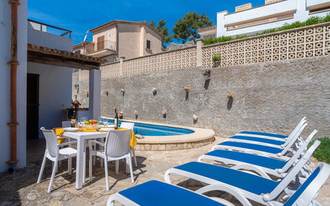 Cala San Vicente 625: Mobilia, Proprietà, Costruzione, Blu, Cielo, Azzurro, Mobili Da Esterno, Shade, Architettura, Tavolo
