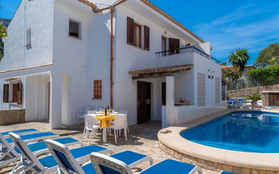 Cala San Vicente 625: Acqua, Cielo, Costruzione, Proprietà, Blu, Finestra, Pianta, Azzurro, Piscina, Mobili Da Esterno