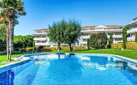 Green Mar C: Piscina, Ricorrere, Prato, Estate, Giardino, Hacienda, Landscaping, Villa, Cortile, Dimora