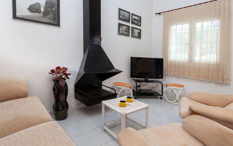 Villa Blanca Feliu: Camera, Soggiorno, Proprietà, Interior Design, Mobilia, Tavolino Da Caffè, Costruzione, Tavolo, Immobiliare, Casa