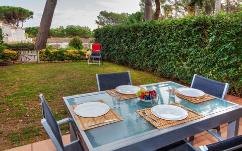 Trebol Blanco: Proprietà, Tavolo, Mobilia, Casa, Immobiliare, Camera, Ricorrere, Villa, Backyard, Costruzione
