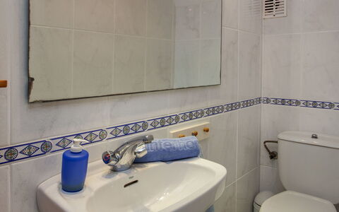 Trebol Blanco: Bagno, Camera, Proprietà, Gabinetto, Rubinetto, Idraulico Fixture, Piastrella, Bagno Accessorio, Parete, Lavandino Del Bagno