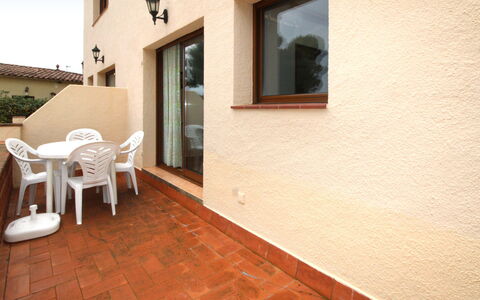 Palsmar: Costruzione, Mobilia, Finestra, Legna, Pianta, Shade, Interior Design, Pavimento, Pavimentazione, Cielo
