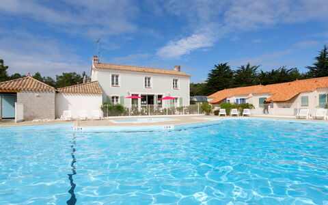Saint Hilaire de Riez 608: Acqua, Nube, Cielo, Costruzione, Finestra, Piscina, Pianta, Blu, Azzurro, Casa