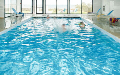 Plougasnou 614: Blu, Piscina, Tempo Libero, Ricreazione, Divertimento, Ricorrere, Vacanza, Hotel, Resort Citta ', Centro Ricreativo