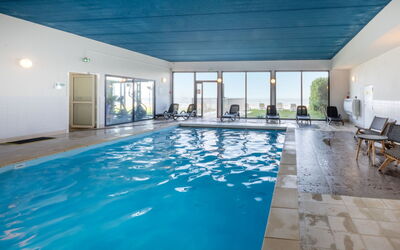 Plougasnou 614: Blu, Piscina, Ricorrere, Eco Hotel, Hotel, Mobili Da Esterno