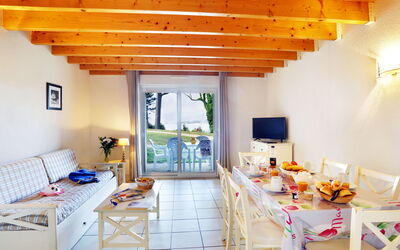 Iroise Amorique 602.1: Soffitto, Camera, Proprietà, Interior Design, Costruzione, Casa, Soggiorno, Giallo, Mobilia, Casa