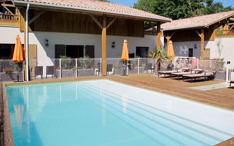 Lacanau 655: Acqua, Cielo, Piscina, Costruzione, Shade, Sedia, Albero, Pianta, Mobili Da Esterno, Tempo Libero