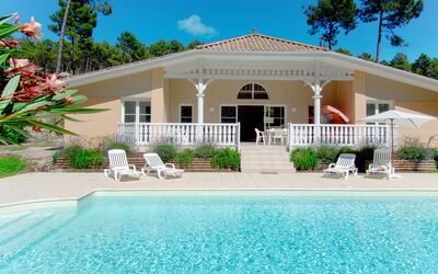 Lacanau 659: Proprietà, Casa, Casa, Costruzione, Immobiliare, Piscina, Villa, Architettura, Estate, Facciata