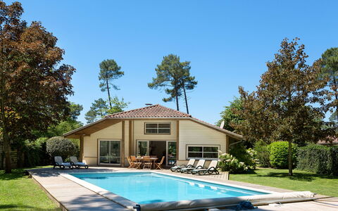 Moliets 625: Pianta, Cielo, Proprietà, Costruzione, Finestra, Albero, Azzurro, Shade, Piscina, Rettangolo