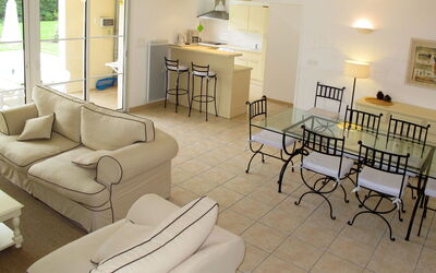 Domaine Royal Green V68I 605.1: Camera, Proprietà, Mobilia, Soggiorno, Interior Design, Pavimento, Costruzione, Immobiliare, Tavolo, Casa