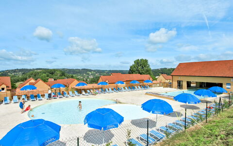 Sarlat-La-Canéda 607: Nube, Cielo, Acqua, Blu, Ombrello, Shade, Albero, Costiera E Morfologie Oceanic, Corpo D'Acqua, Spiaggia