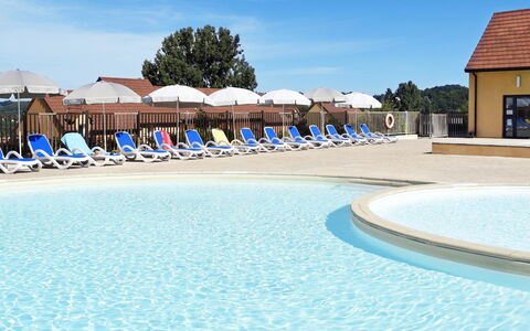 Sarlat-La-Canéda 607: Acqua, Cielo, Nube, Costruzione, Blu, Azzurro, Località Balneare, Piscina, Shade, Mobili Da Esterno