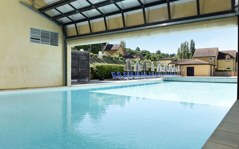 Sarlat-La-Canéda 607: Acqua, Piscina, Shade, Pianta, Tempo Libero, Immobiliare, Albero, Materiale Composito, Cielo, Costruzione